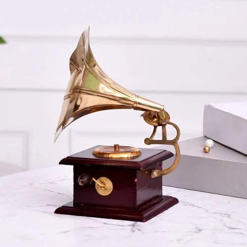 Antique Finish Metal Gramophone – Retro Music Lover Gift & Elegant Table Decor