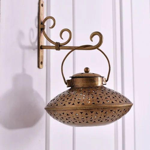 Luxury Golden Metal Deghi with Stand – Stylish Handcrafted Home Decor Piece
